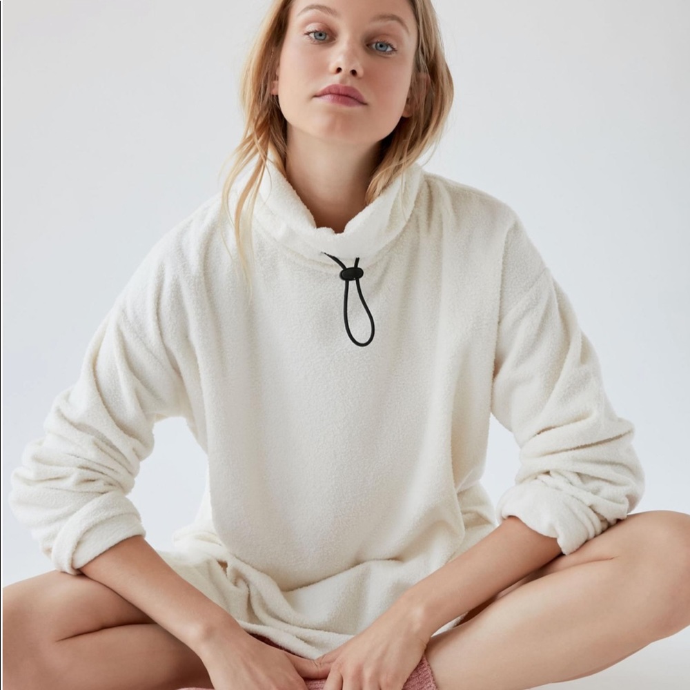 Urban outfitters tori fleece toggle turtleneck